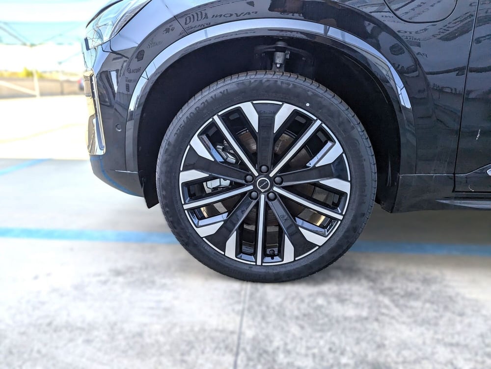 Volvo XC90 nuova a Pescara (2)