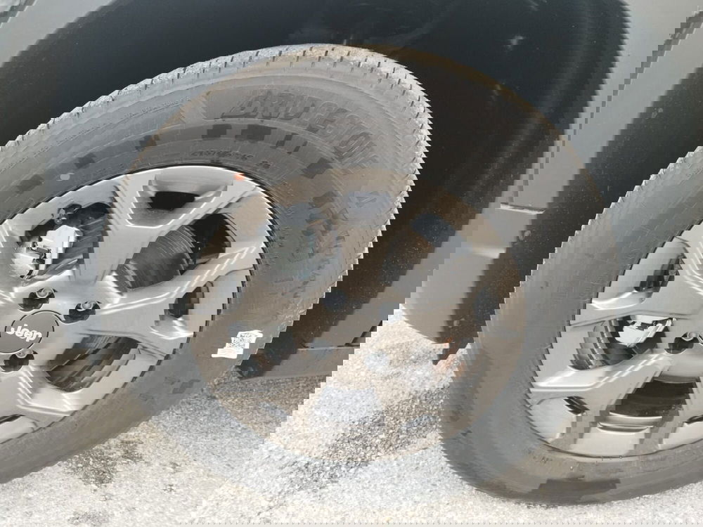 Jeep Avenger nuova a Arezzo (11)