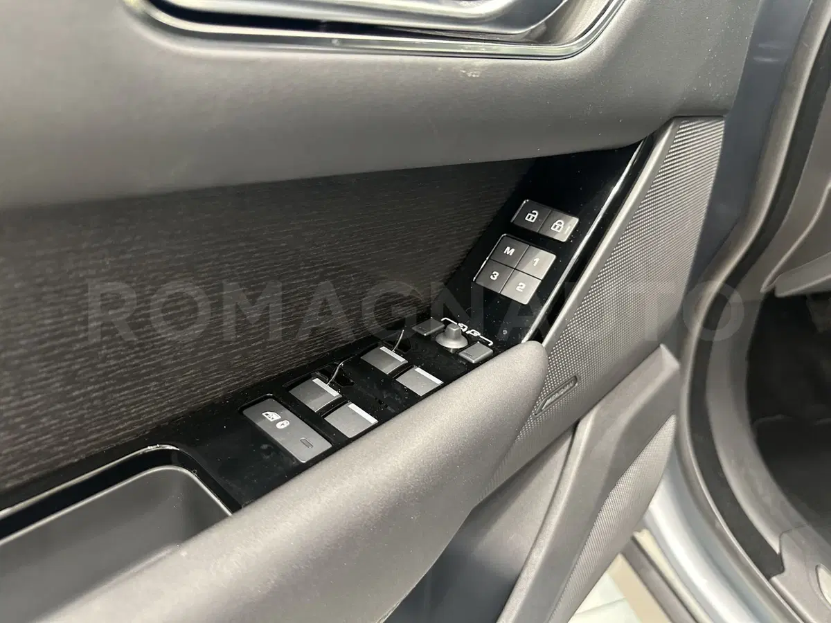 Land Rover Range Rover Velar nuova a Forlì-Cesena (13)