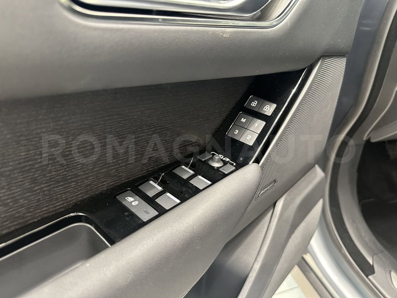 Land Rover Range Rover Velar nuova a Forlì-Cesena (13)