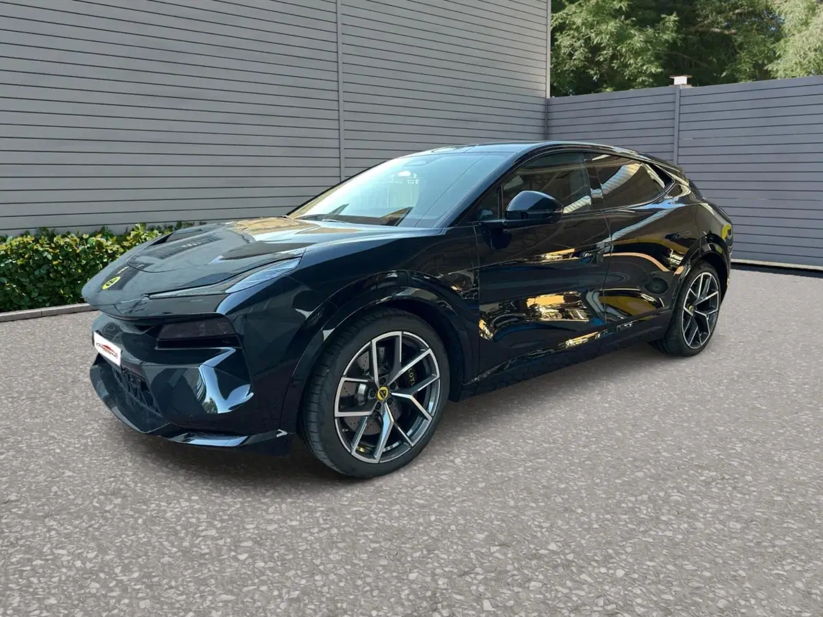 Lotus Eletre nuova a Novara