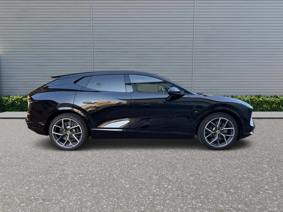 Lotus Eletre nuova a Novara (4)