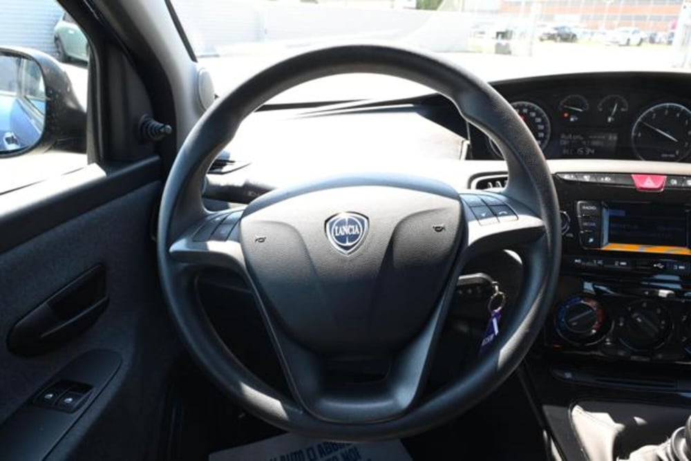 Lancia Ypsilon usata a Torino (16)