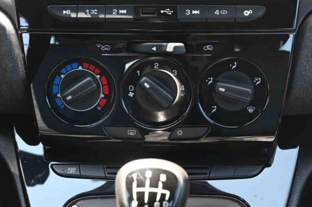 Lancia Ypsilon usata a Torino (19)