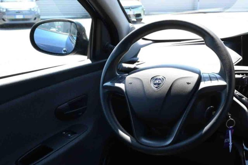 Lancia Ypsilon usata a Torino (20)