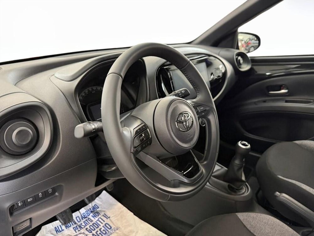 Toyota Aygo X nuova a Monza e Brianza (10)