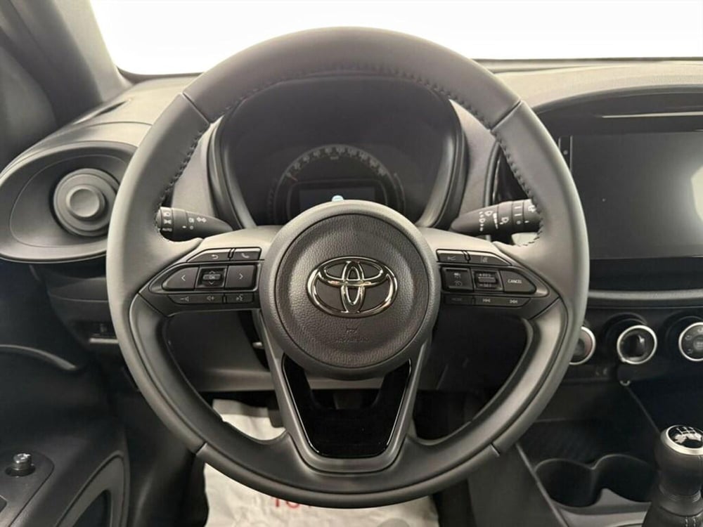 Toyota Aygo X nuova a Monza e Brianza (7)