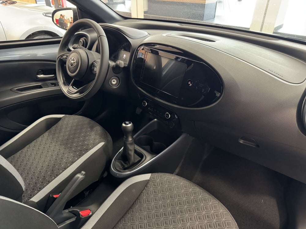 Toyota Aygo X nuova a Como (4)