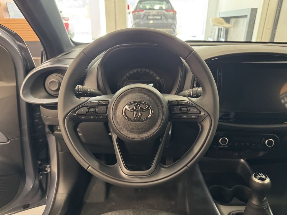 Toyota Aygo X nuova a Como (8)