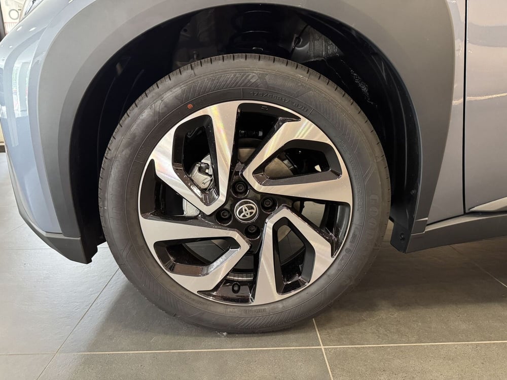 Toyota Aygo X nuova a Como (9)