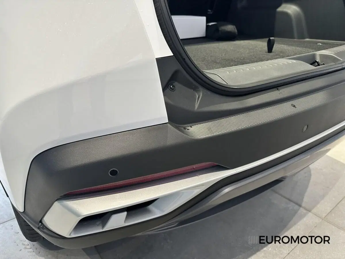 Omoda Omoda 5 SHS-H nuova a Bari (11)