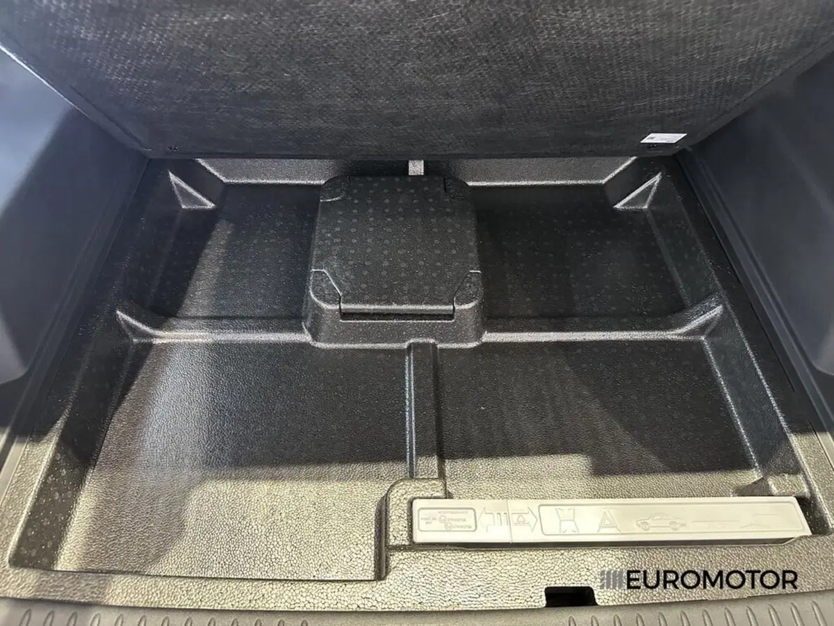 Omoda Omoda 5 SHS-H nuova a Bari (13)