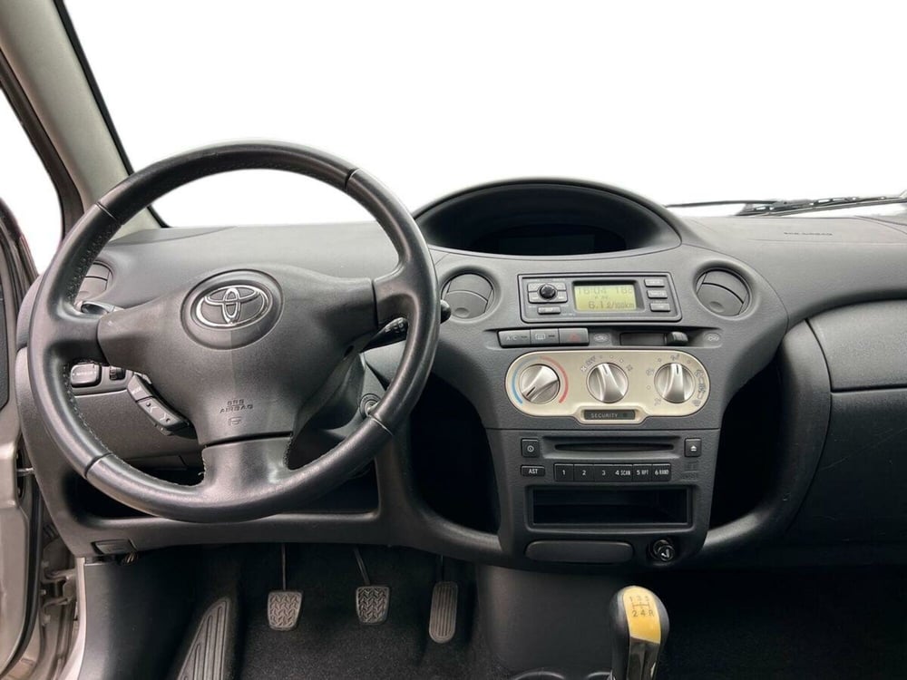 Toyota Yaris usata a Sondrio (8)
