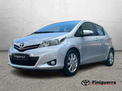 Toyota Yaris 1.3 5 porte Lounge Multidrive S del 2013 usata a Poggiridenti