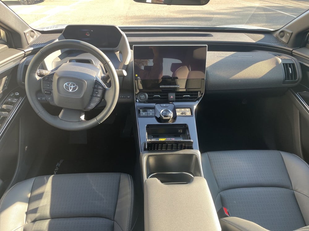Toyota bZ4X nuova a Piacenza (11)