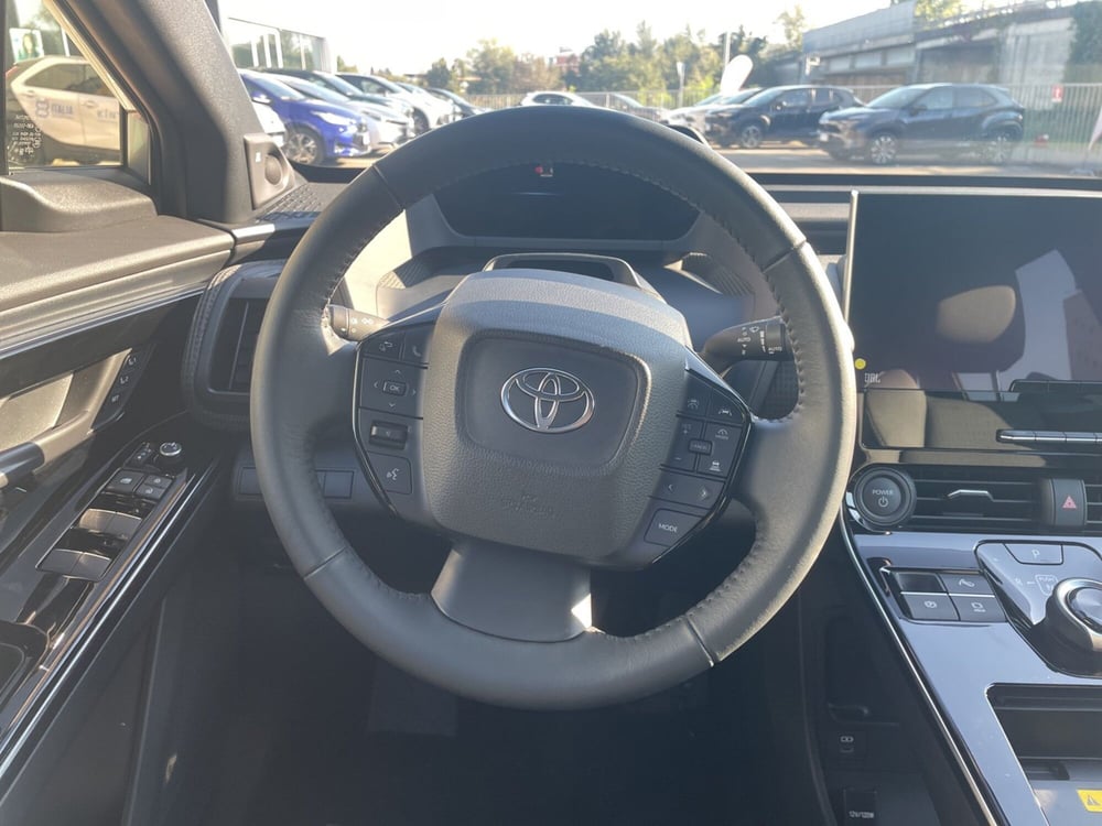 Toyota bZ4X nuova a Piacenza (12)