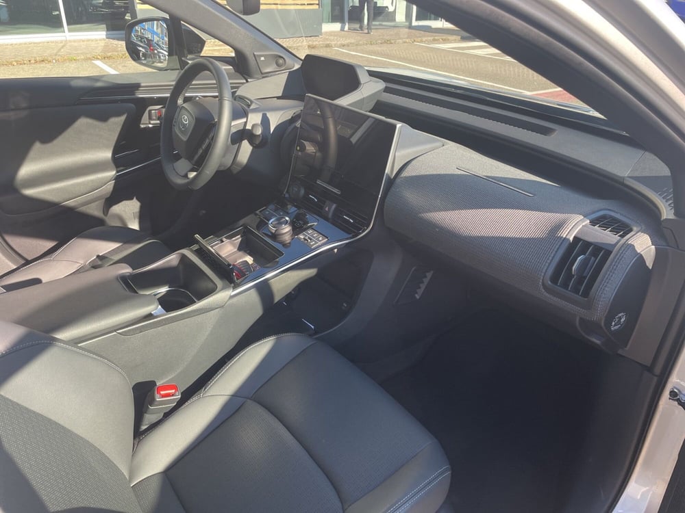 Toyota bZ4X nuova a Piacenza (9)