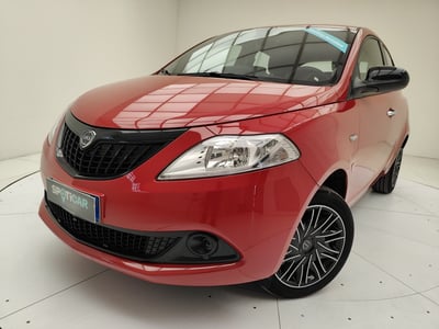 Lancia Ypsilon 1.0 FireFly 5 porte S&amp;S Hybrid Silver Plus del 2024 usata a Erba