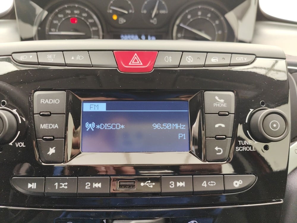 Lancia Ypsilon usata a Como (11)