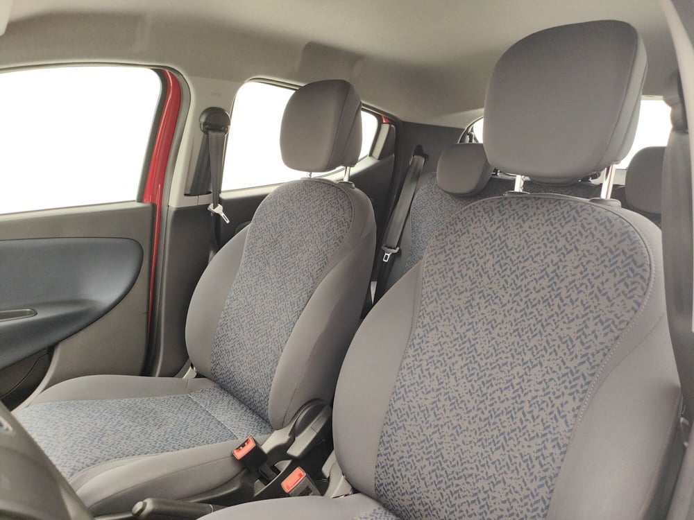Lancia Ypsilon usata a Como (13)