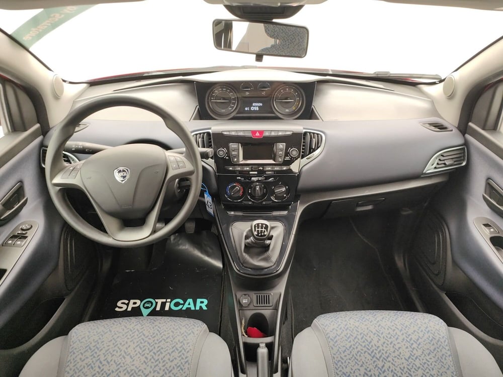 Lancia Ypsilon usata a Como (14)