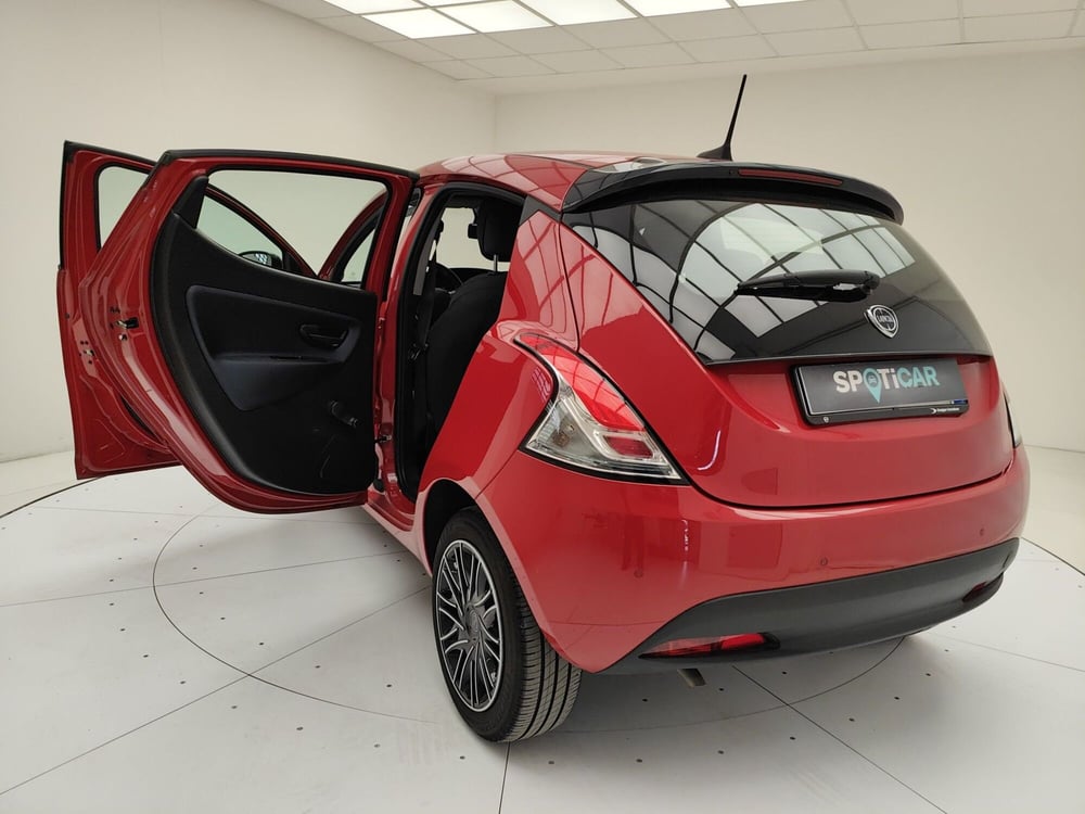 Lancia Ypsilon usata a Como (6)