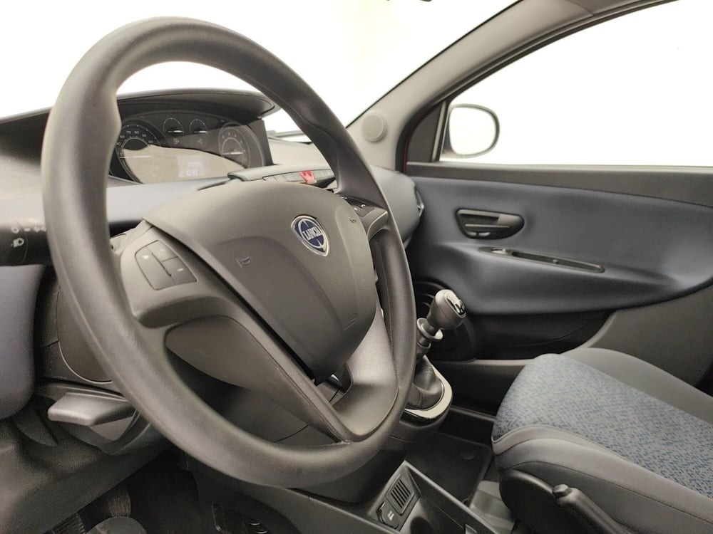 Lancia Ypsilon usata a Como (8)