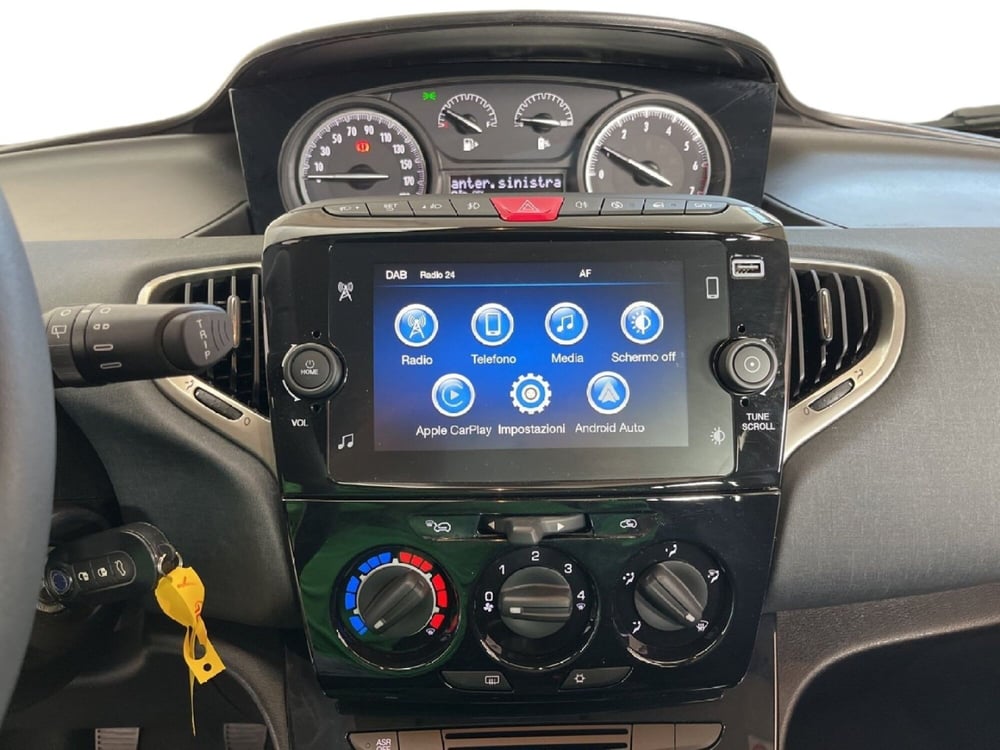 Lancia Ypsilon usata a Torino (10)