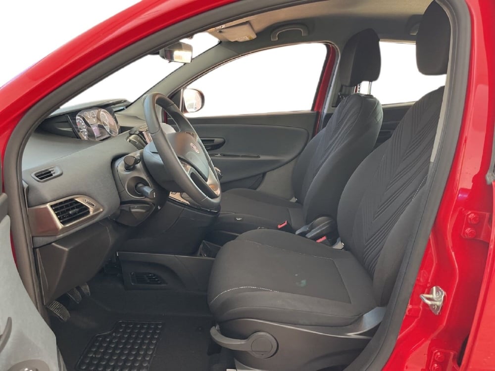 Lancia Ypsilon usata a Torino (9)