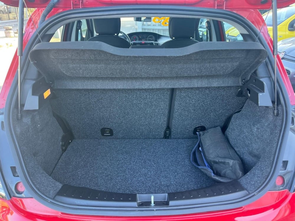 Lancia Ypsilon usata a Milano (10)