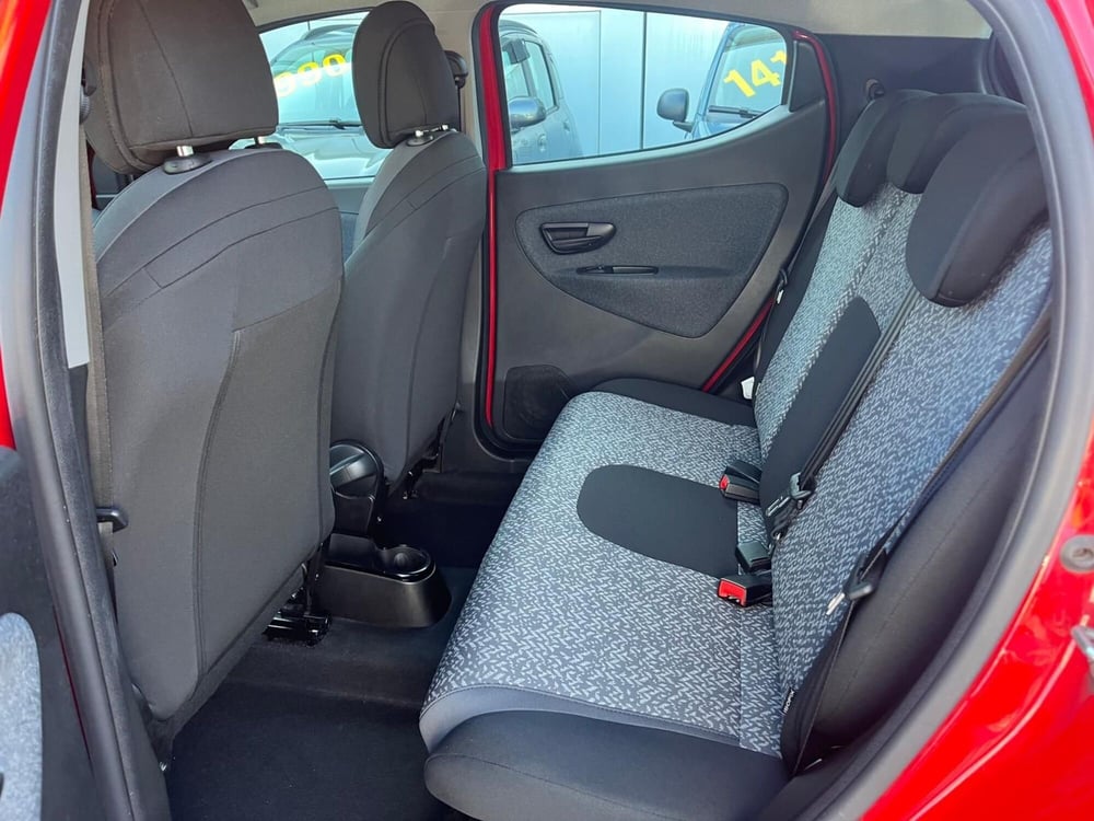 Lancia Ypsilon usata a Milano (14)