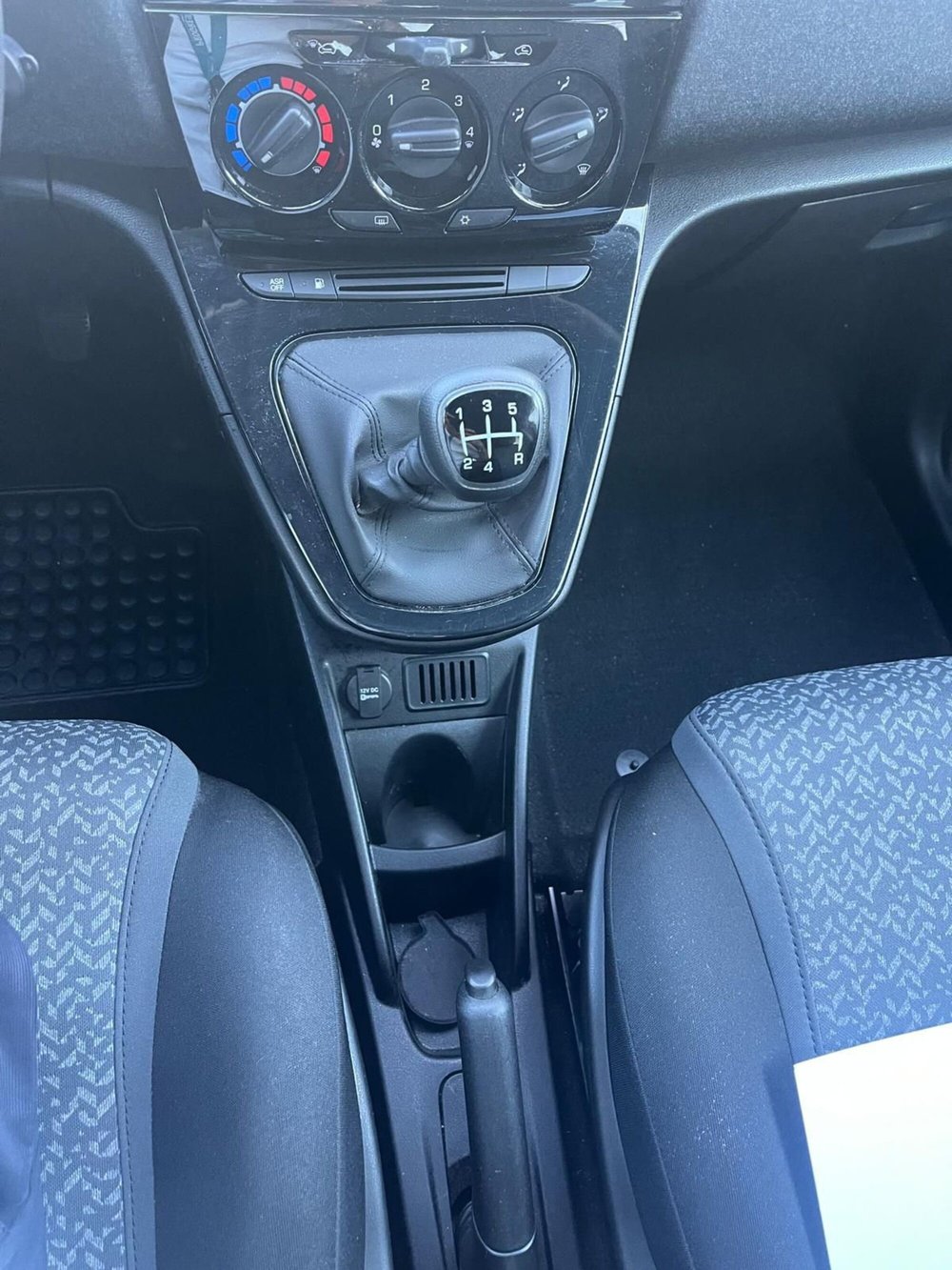 Lancia Ypsilon usata a Milano (16)