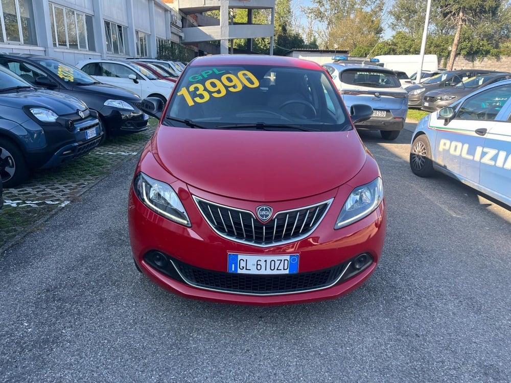 Lancia Ypsilon usata a Milano (2)