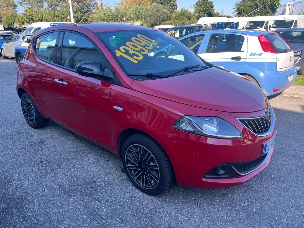 Lancia Ypsilon usata a Milano (3)