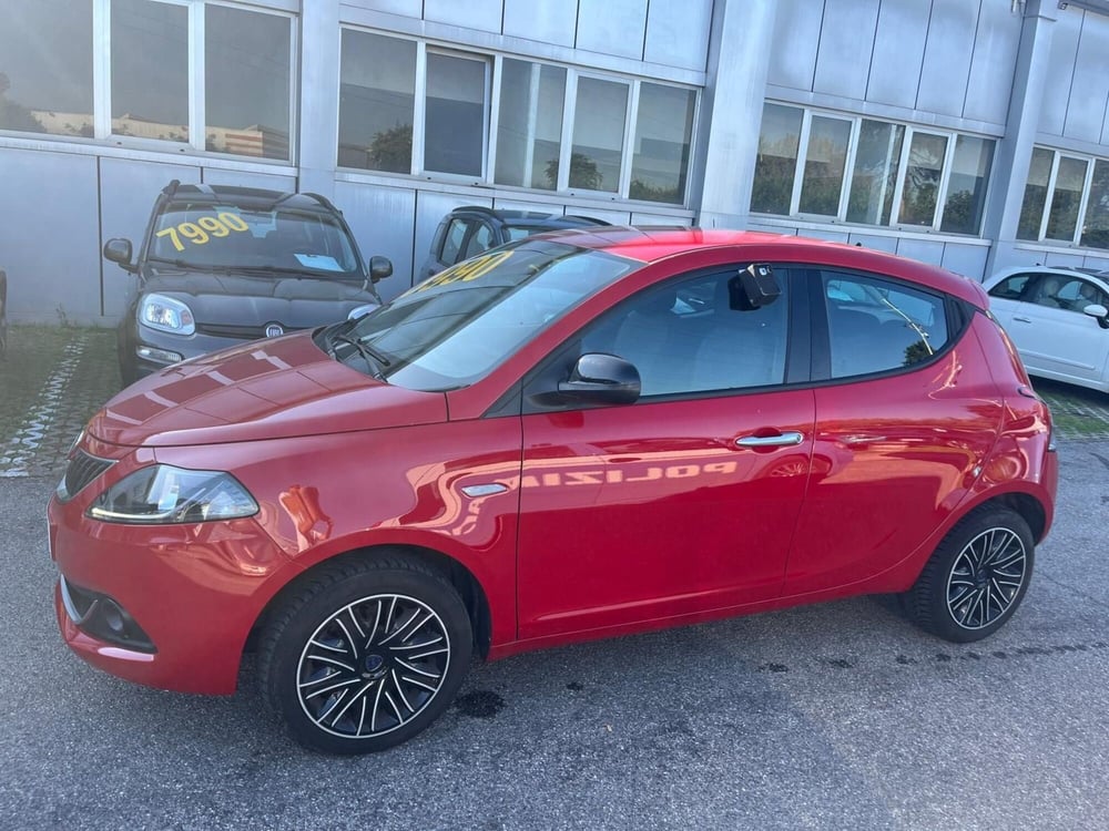 Lancia Ypsilon usata a Milano (4)