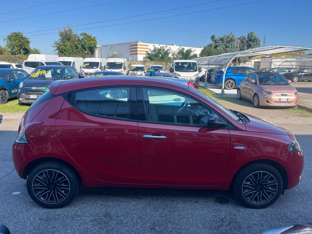 Lancia Ypsilon usata a Milano (5)