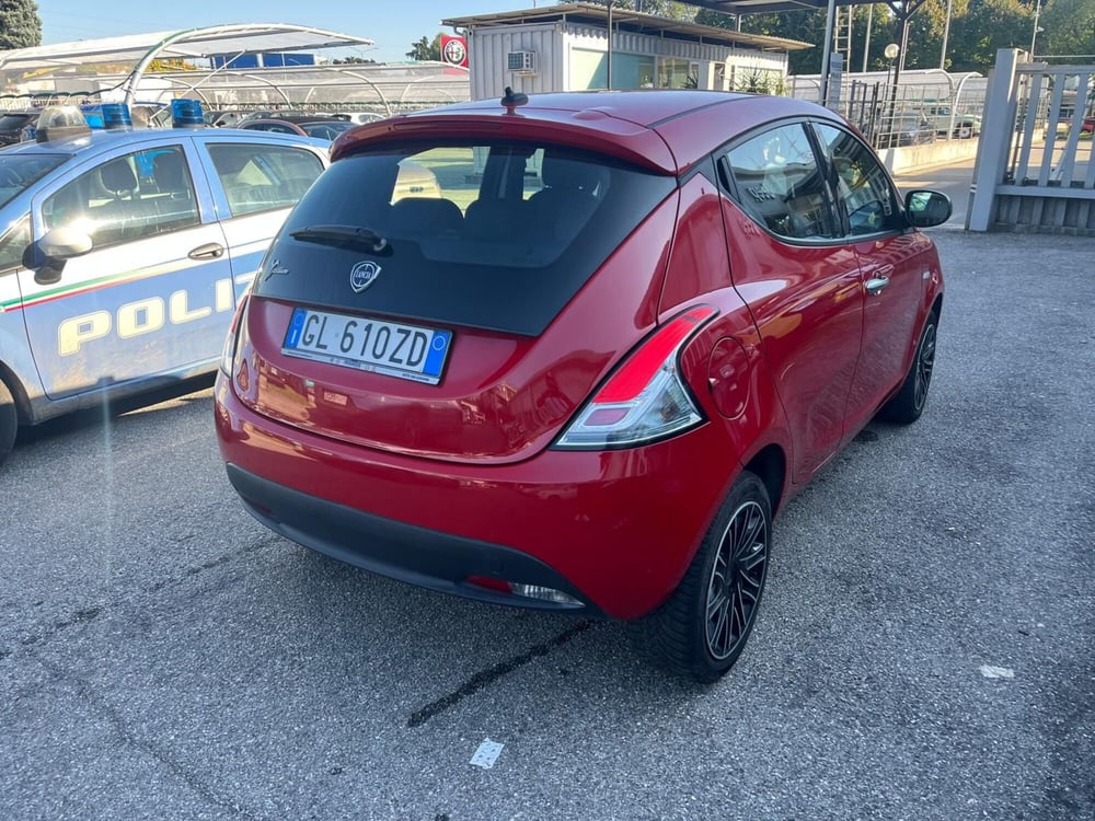 Lancia Ypsilon usata a Milano (6)