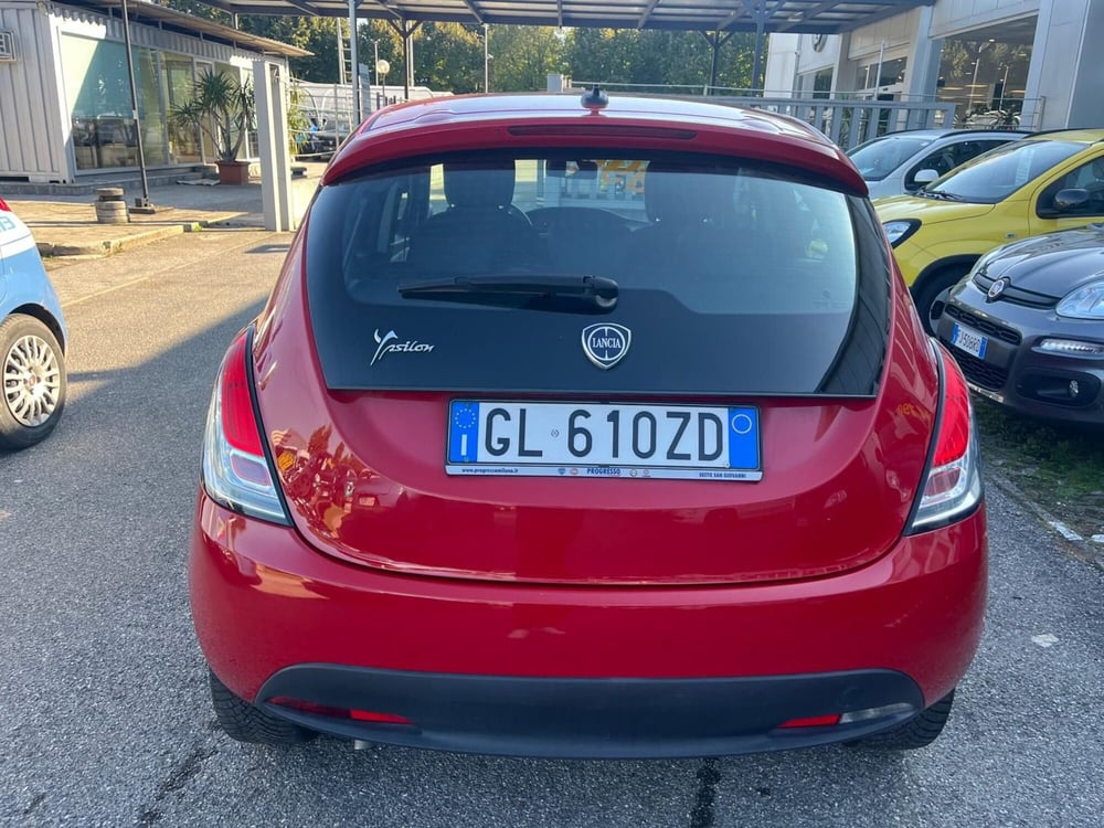Lancia Ypsilon usata a Milano (8)