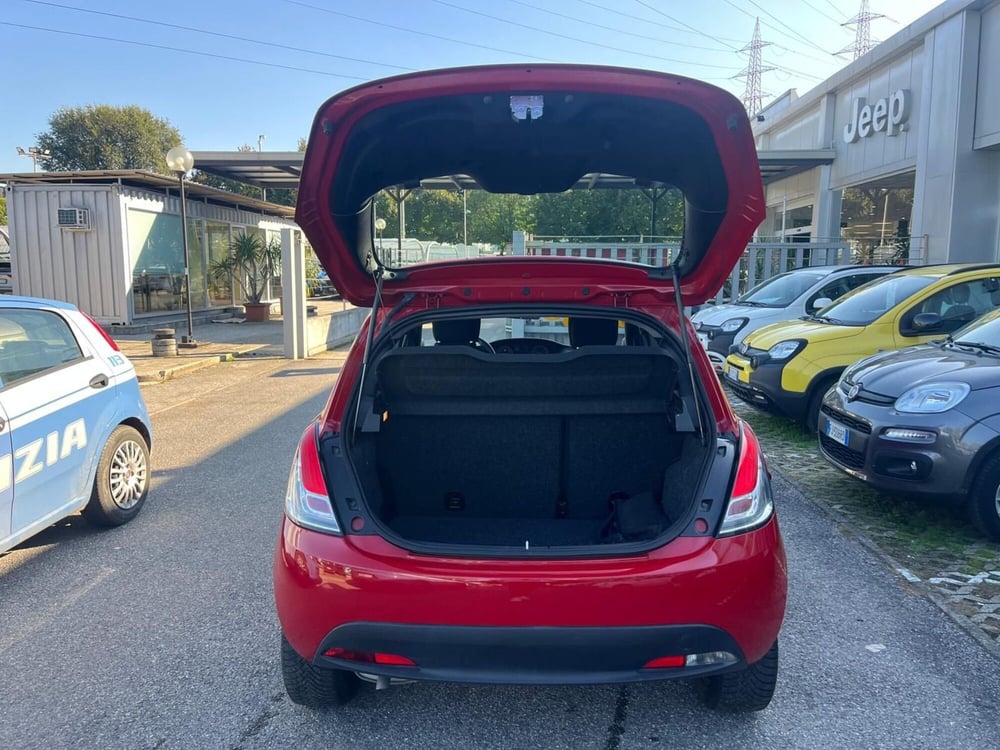Lancia Ypsilon usata a Milano (9)