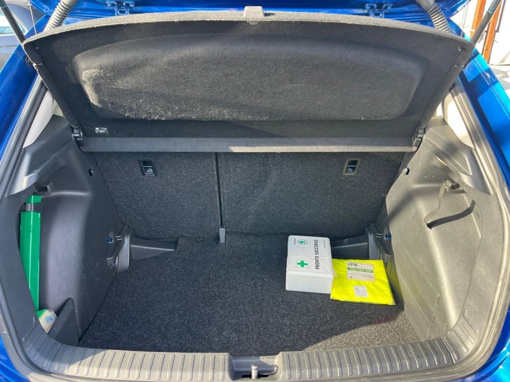 Skoda Fabia usata a Milano (10)
