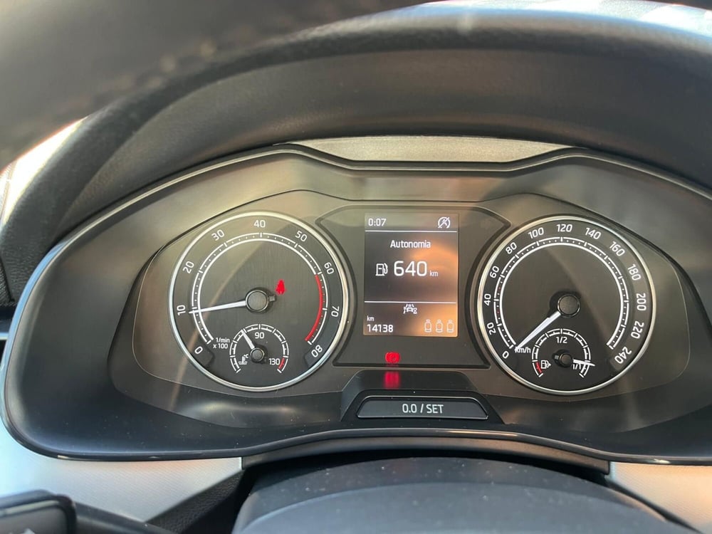 Skoda Kamiq usata a Milano (18)