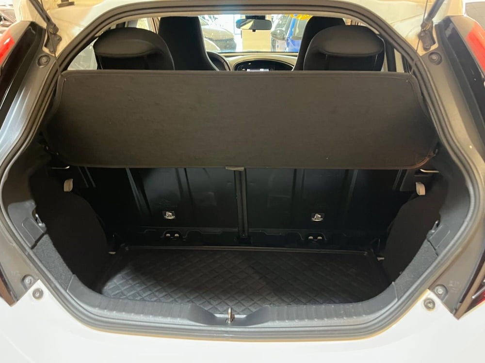 Toyota Aygo X usata a Milano (10)