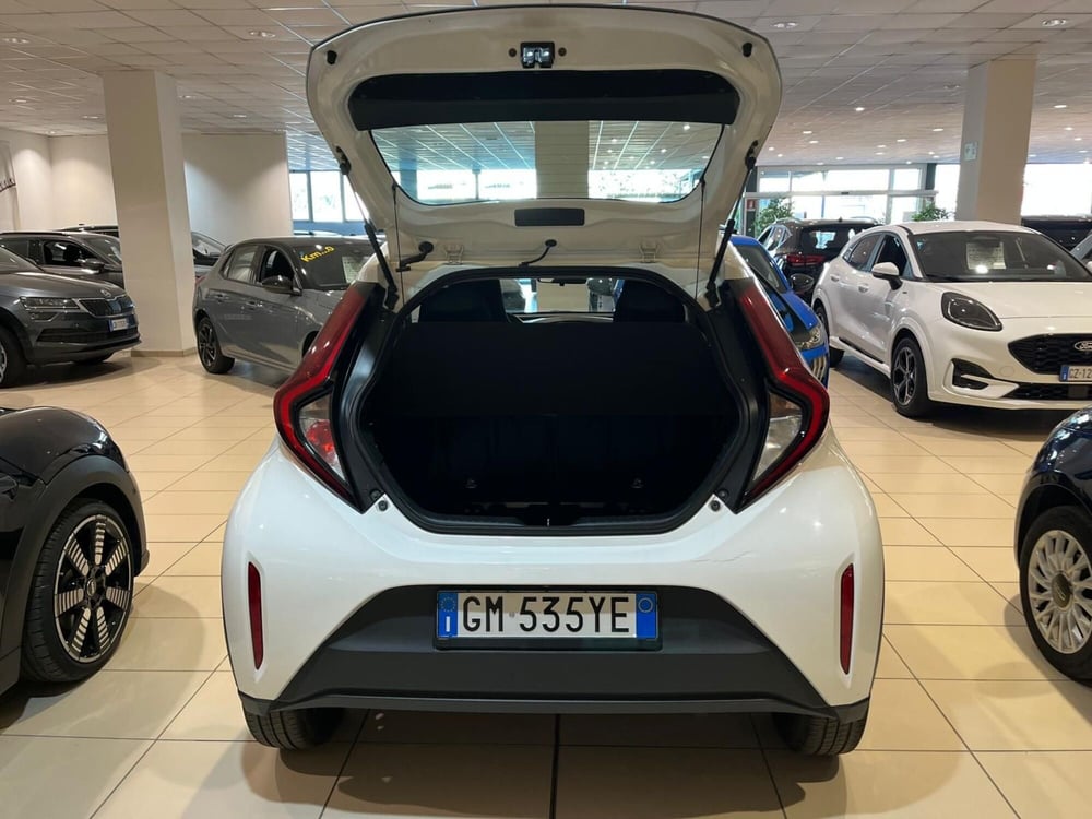 Toyota Aygo X usata a Milano (9)