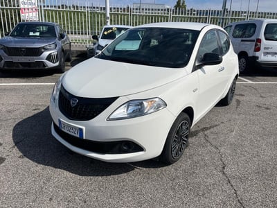 Lancia Ypsilon 1.0 FireFly 5 porte S&amp;S Hybrid Silver Plus del 2023 usata a Milano
