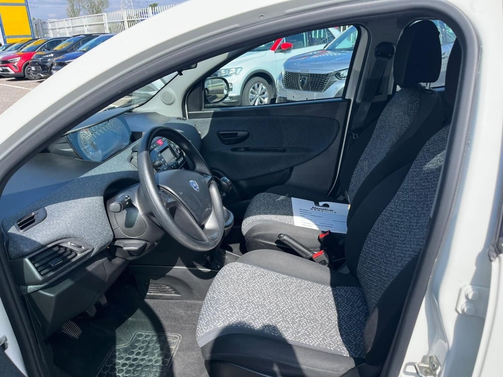 Lancia Ypsilon usata a Milano (11)
