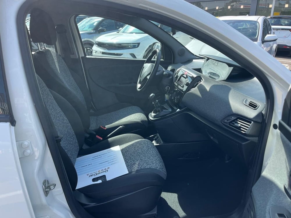 Lancia Ypsilon usata a Milano (12)