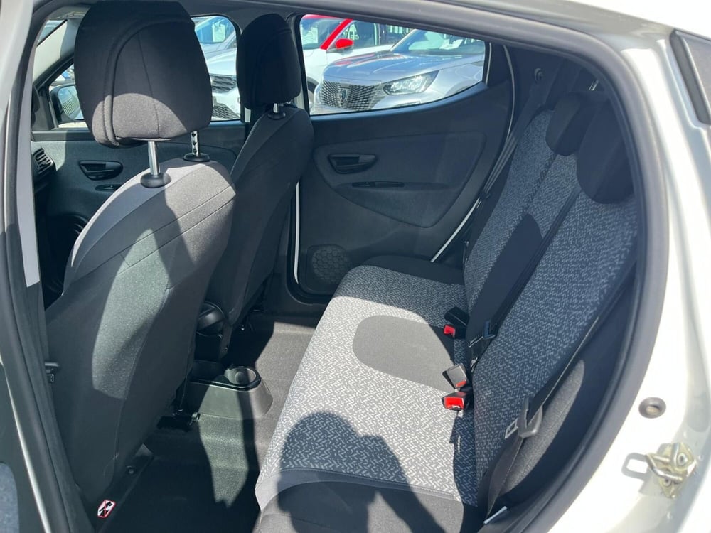 Lancia Ypsilon usata a Milano (13)