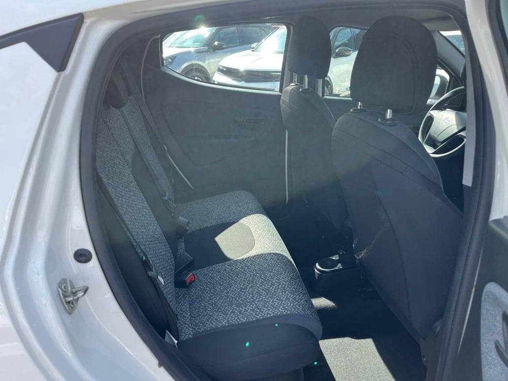 Lancia Ypsilon usata a Milano (14)