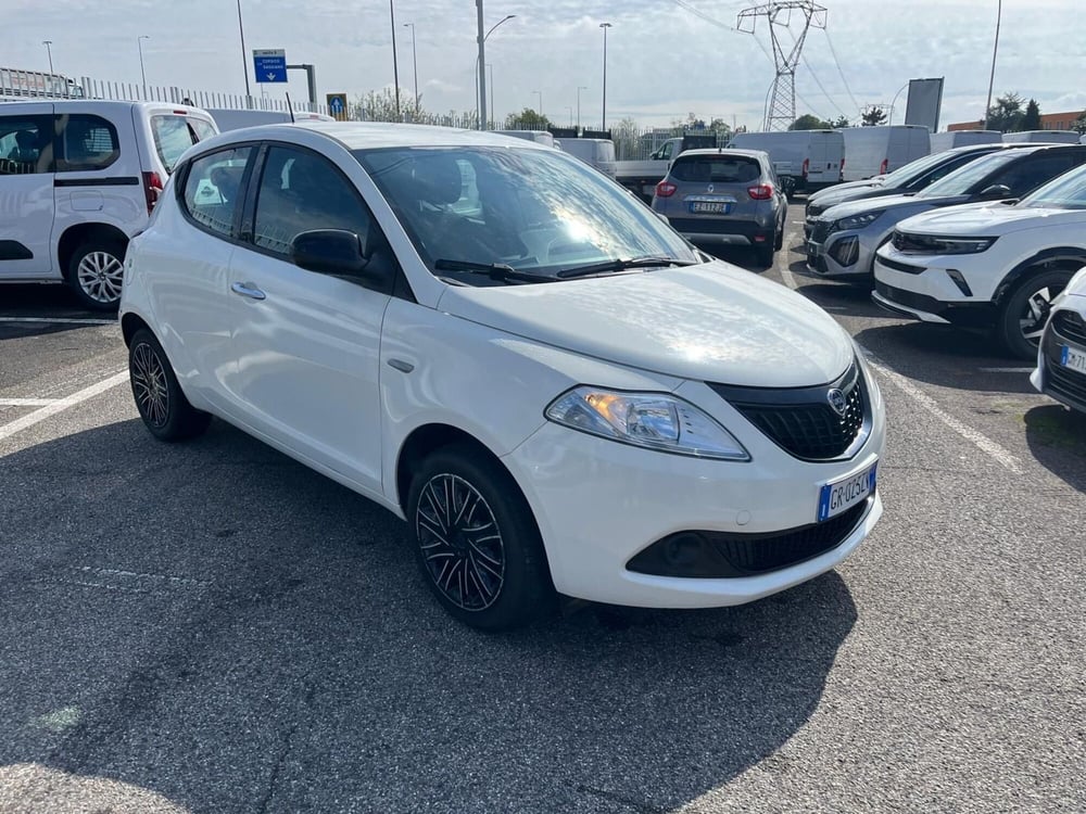 Lancia Ypsilon usata a Milano (3)
