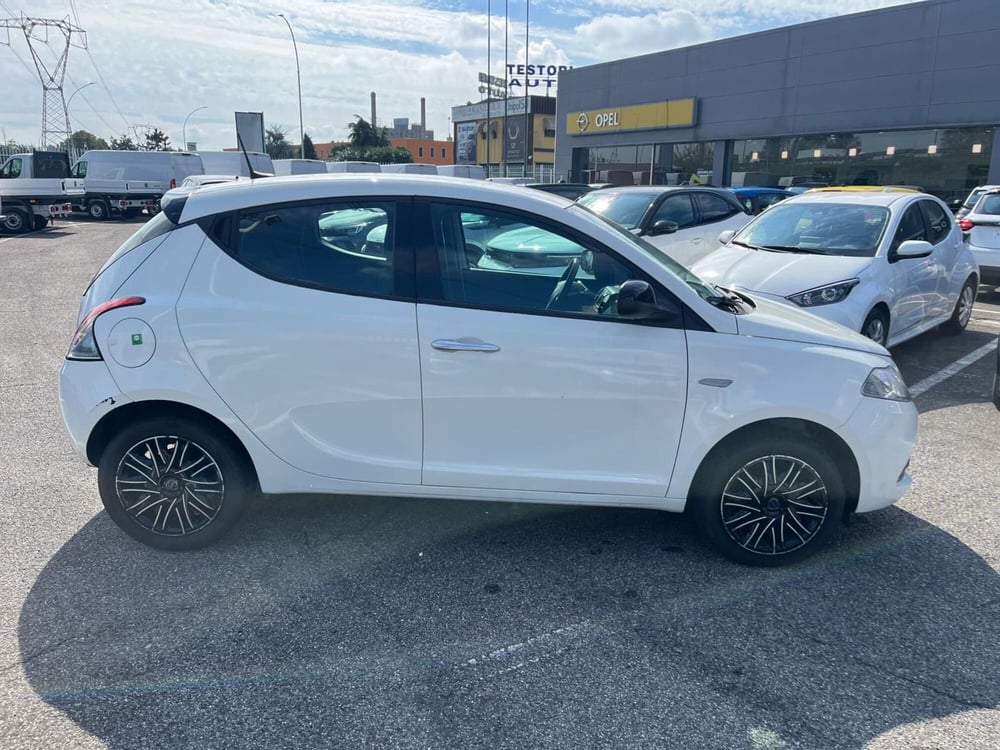 Lancia Ypsilon usata a Milano (4)